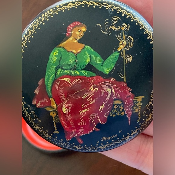 Vintage Russian Lacquer Trinket Box Hand Painted Artist Signed - Picture 8 of 14
